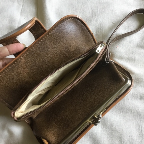 Multiple Storage Wallet/Wristlet - Picture 6 of 9